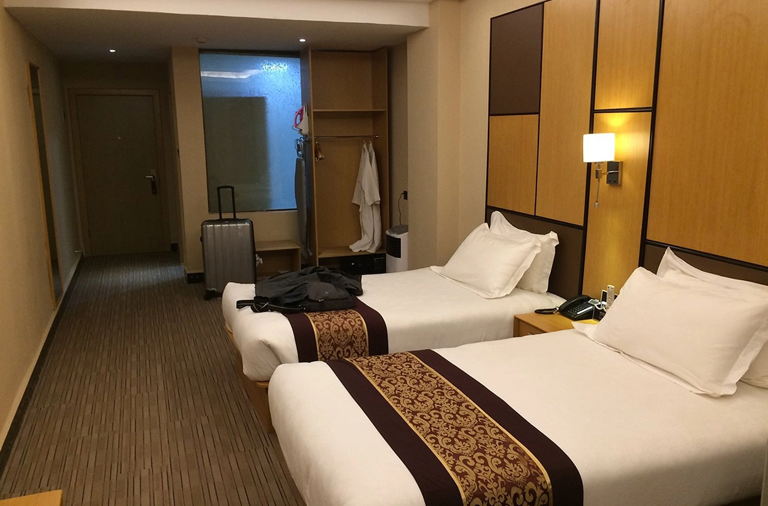 2000 Hotel